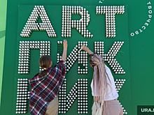 Екатеринбуржцев научили танцам 19-го века на большом фестивале