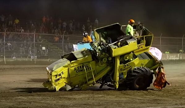 Посмотрите на безумные гонки на выживание на старых комбайнах