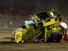 Посмотрите на безумные гонки на выживание на старых комбайнах