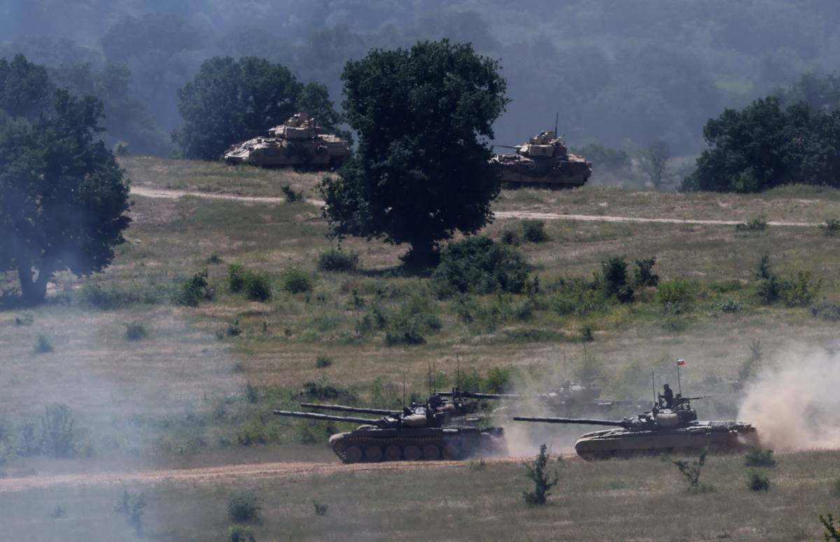 На Западе назвали руководство НАТО больным из-за плана по России