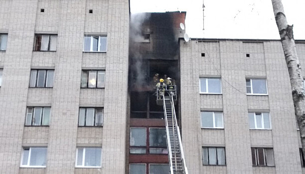 Общежитие горело сегодня вечером в Петрозаводске (фото, видео)