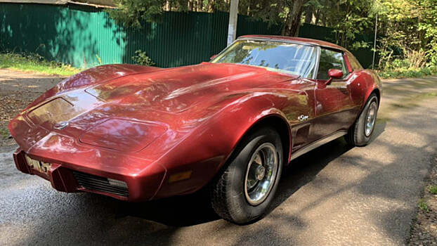 В РФ продают спорткар Chevrolet Corvette 1976 года с минимальным пробегом