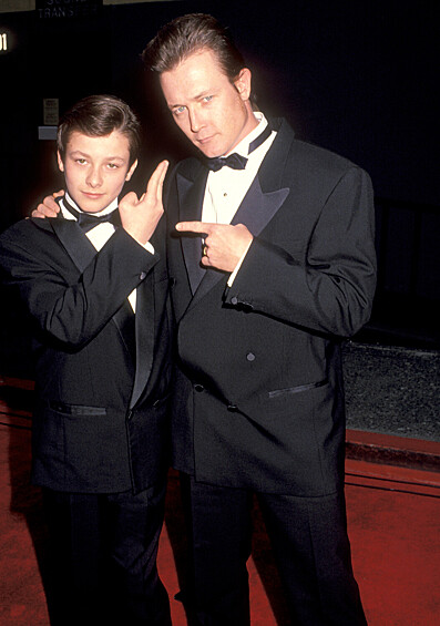 Эдвард Ферлонг и Роберт Патрик (сыгравший роль робота T-1000 в «Терминатор 2») на церемонии вручения премии People's Choice Awards, 1992 год