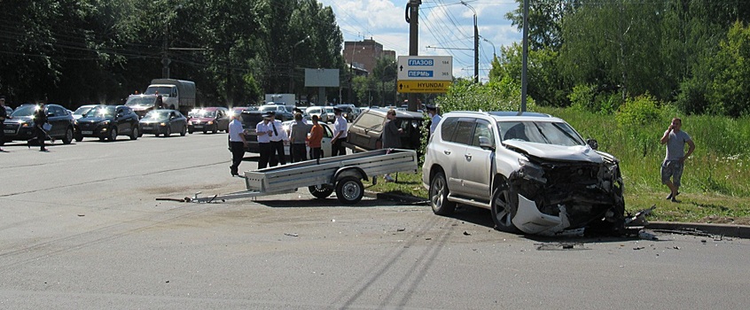 В ДТП на Воткинском шоссе в Ижевске пострадали двое детей