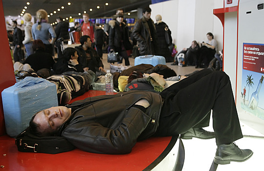 В аэропортах Москвы отменили более 70 рейсов