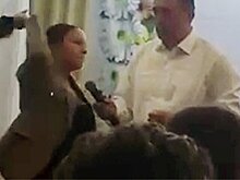 Юрист рассказала, что грозит женщине за бросок ботинком в мэра на Сахалине