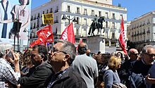Испанцы требовали на митингах достойной зарплаты и борьбы с неравенством