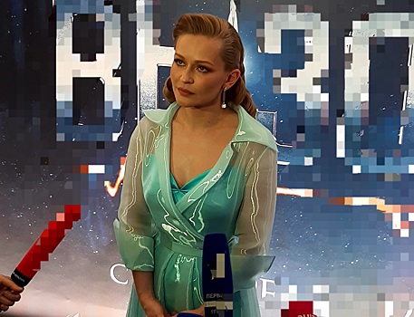 Кадры недели: сын Бабкиной рассказал о ее пластике, Пересильд привела на премьеру дочерей и бойфренда