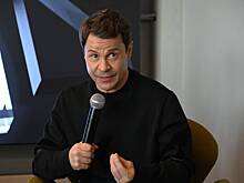 Деревянко застали в компании уехавшего из России телеведущего