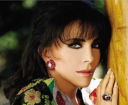 Бедное детство и скандальные фотосессии: факты о Веронике Кастро