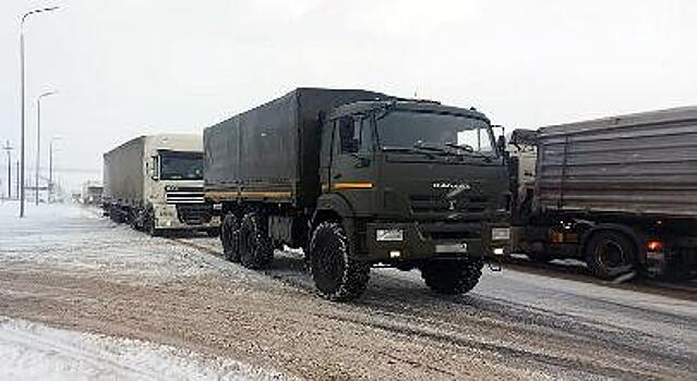 Росгвардейцы помогли дальнобойщикам