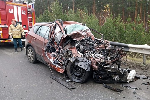 В лобовом ДТП на ЕКАД погибли три человека (ФОТО)