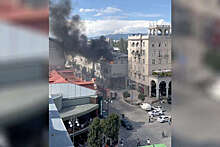 В Тбилиси на крыше магазина вспыхнул крупный пожар