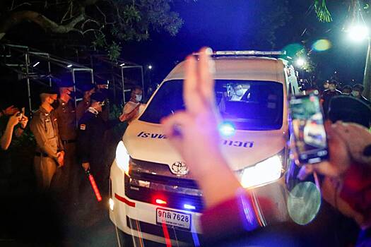 Молодой человек пожертвовал жизнью ради видео под юбкой девушки