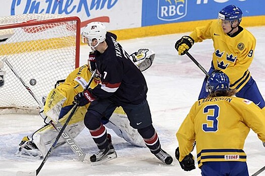 Сборная Швеции обыграла США и вышла в финал молодежного ЧМ по хоккею
