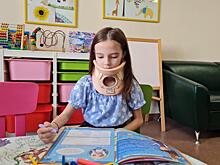 Врачи в Новосибирске прооперировали девочку со смертельным вывихом головы после ДТП