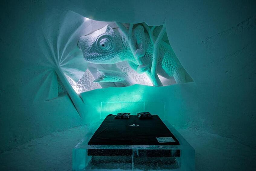 Lapland Hotels SnowVillage в Финляндии находится недалеко от курорта Юлляса. Каждый номер украшен снежной скульптурой впечатляющего размера. 