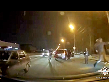 Иркутский полицейский проехал три километра на крыше машины барсеточников