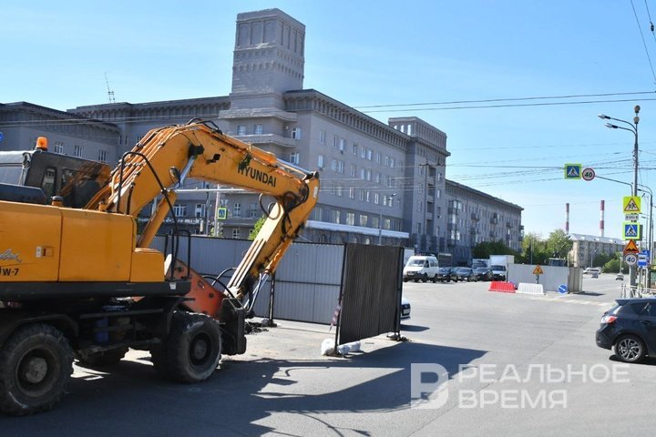 Беды центра Казани: метровый провал, ремонт водопровода и отключение сотни зданий от воды