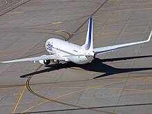 В российском аэропорту пьяный мойщик пробил пассажирский самолет стремянкой