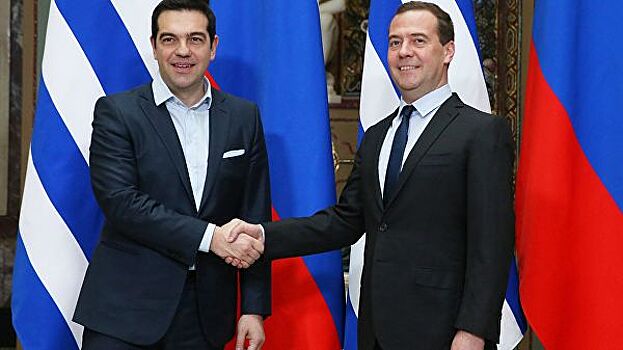 Медведев провел переговоры с Ципрасом