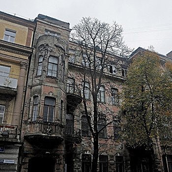 Дом со змеями. От отеля и архитектурного наследия к офисному комплексу