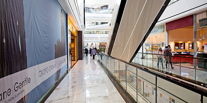 COVID-19 в Петербурге: подростков до 20 февраля не будут пускать в ТЦ и кафе