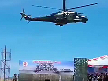 Ми-35 снес трибуны на военном параде
