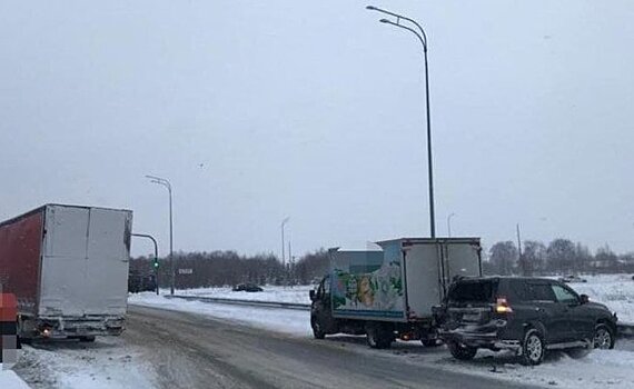 Водитель машины с окраской такси рассказал о крупном ДТП на Варшавском шоссе
