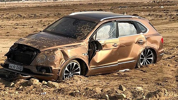 Богатые тоже бьются: Bentley превратили в груду металла!