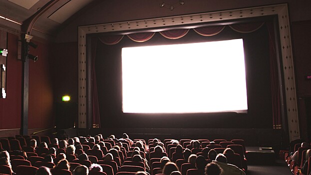 Фильм «Безмолвное братство» с Джудом Лоу покажут в Венеции и в России