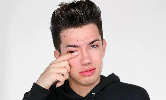 Ayollarning ogziga siyish va axlat porno