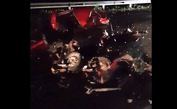 В Усть-Лабинском районе Кубани 21-летний водитель "Лады" погиб после столкновения с КамАЗом. Видео