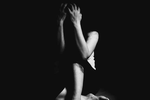 В Якутске мужчина в камуфляже напал на женщину на улице