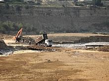 В Тырныаузе на месте схода селя обустроили временный мост через реку