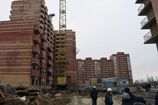 Азат Нигматзянов осмотрел проблемные дома в Казани и пообщался с дольщиками