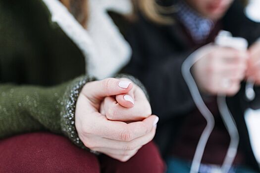 Профессор раскрыла причины постоянно холодных конечностей у молодых людей