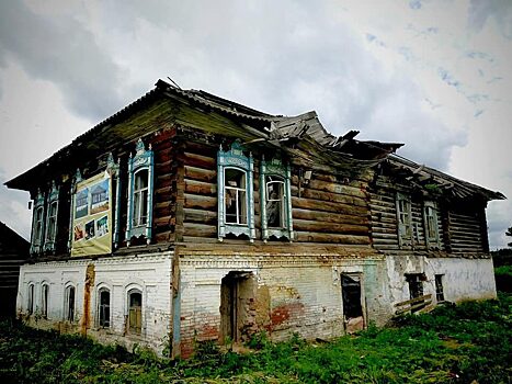 Купеческий дом в Новосибирской области продолжает разрушаться