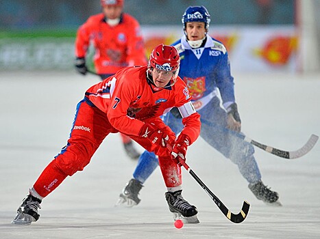 Почему игроки сборной России по хоккею с мячом едут на сбор за свой счёт