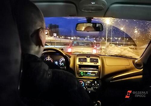 В Иркутске пассажир с ножом  напал на таксиста и угнал авто