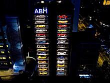 В Сингапуре появился гигантский автомат по продаже суперкаров