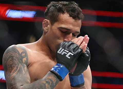 Чарльз Оливейра потерял титул перед UFC 274 – провалено взвешивание: видео