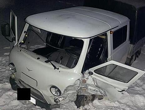 "Десятка" и УАЗ "буханка" столкнулись на трассе в Самарской области