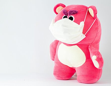 Полицейские в Италии возмутились выданными им для защиты от коронавируса розовыми масками