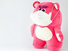 Полицейские в Италии возмутились выданными им для защиты от коронавируса розовыми масками