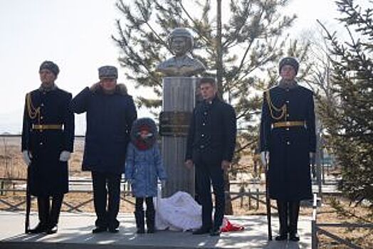 Герою России из Черниговки установили мемориальный бюст