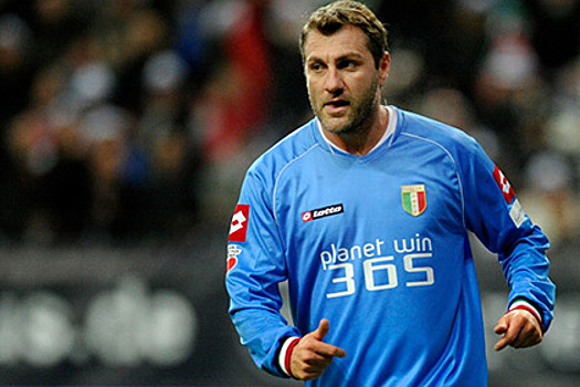 43-летний футболист сборной Италии возобновил карьеру