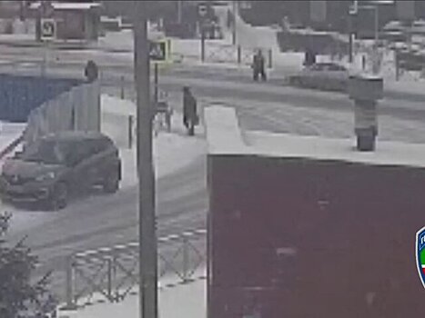 Машина сбила двух школьниц на пешеходном переходе в Казани