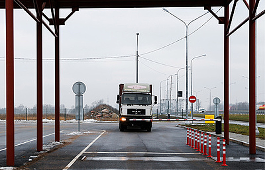 СМИ: весогабаритный контроль грузовиков могут объединить с системой "Платон"