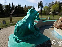 В Омске начали собирать деньги на ремонт фонтана с лягушками у аграрного университета